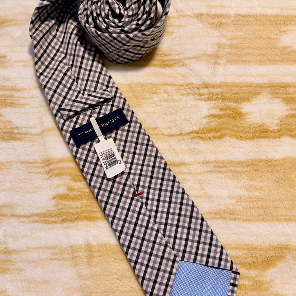 Tommy Hilfiger NWT Men's Tie Classic Black White Gray 58” 100% Cotton